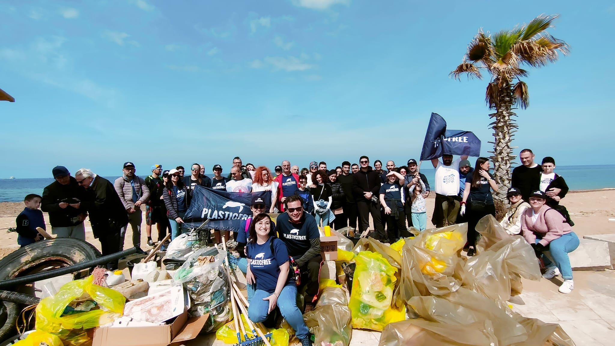 Giornata Plastic Free 19 marzo 2023: i volontari hanno ripulito la spiaggia di San Giuliano