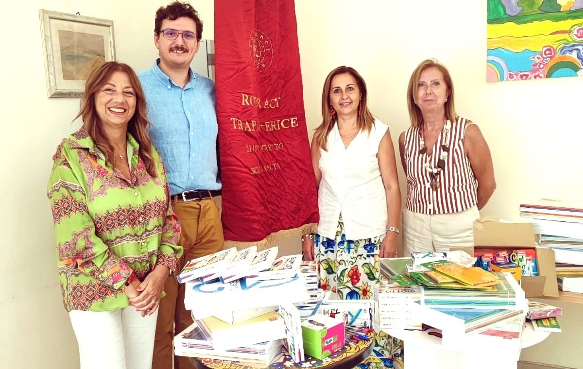 Rotaract Trapani-Erice: donato materiale scolastico a 20 studenti ericini