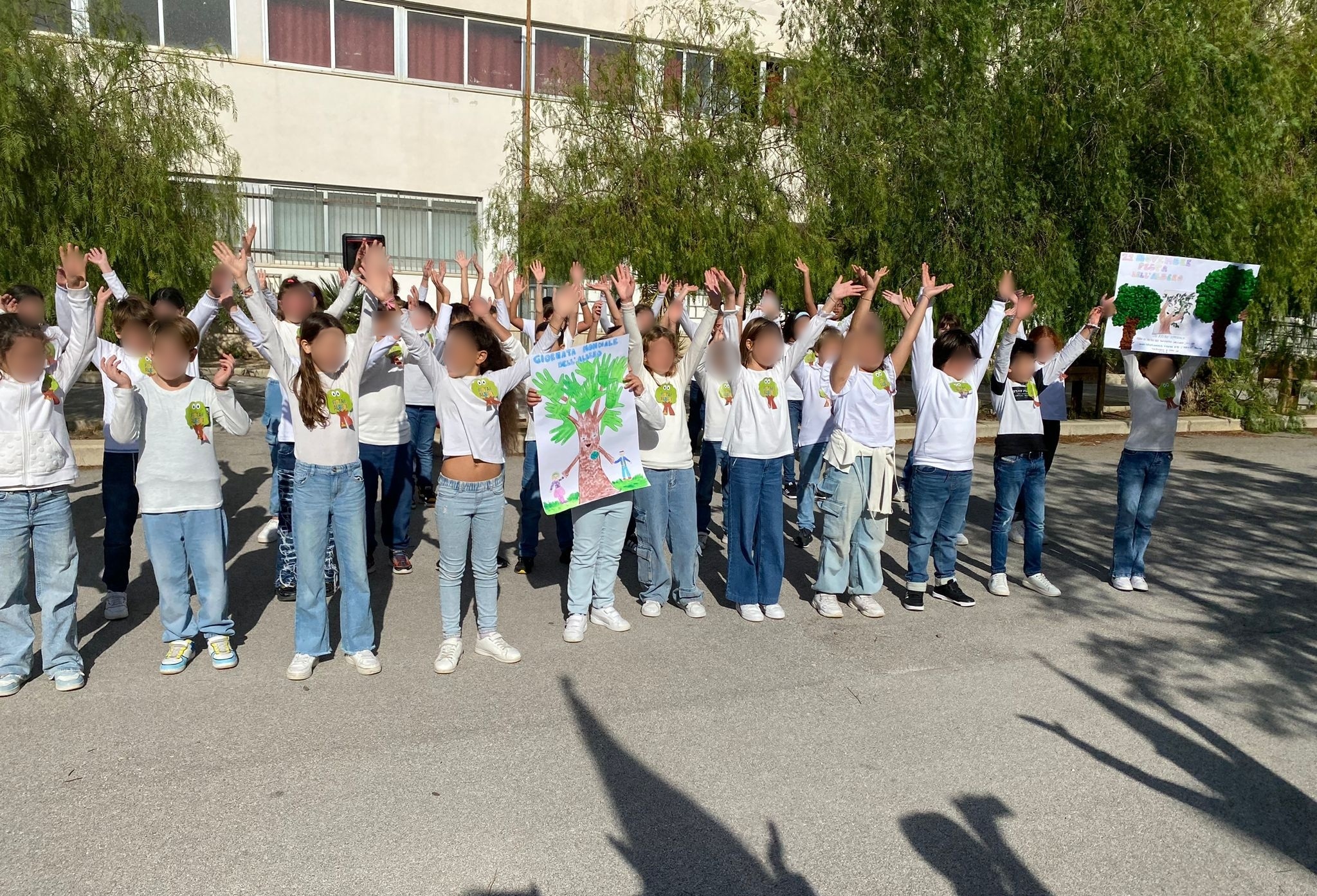 Settimana dell'albero 2024: piantumati nuovi alberi nelle scuole ericine