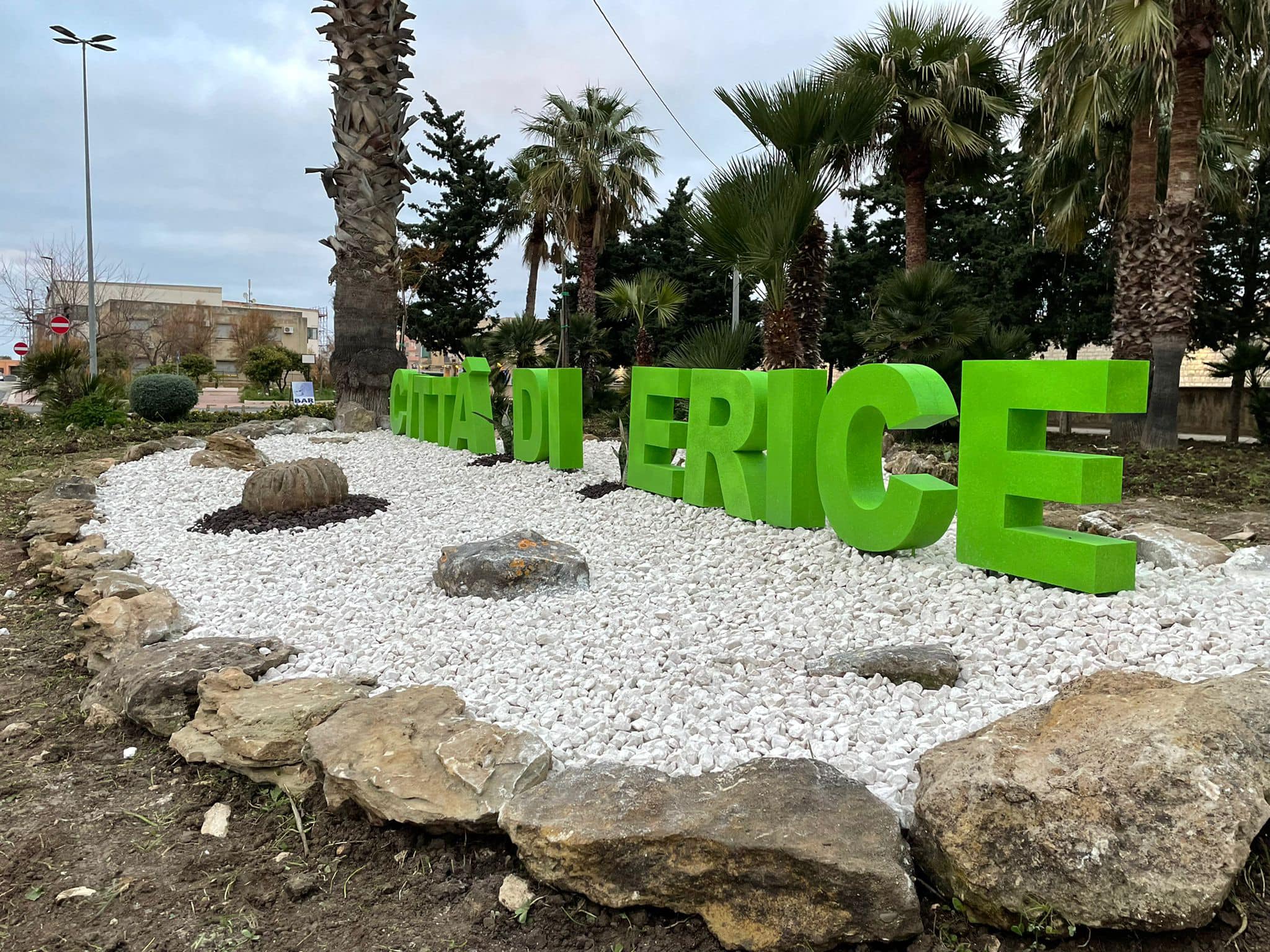 L'azienda "Il giardiniere del re" dona installazione "CITTÀ DI ERICE"