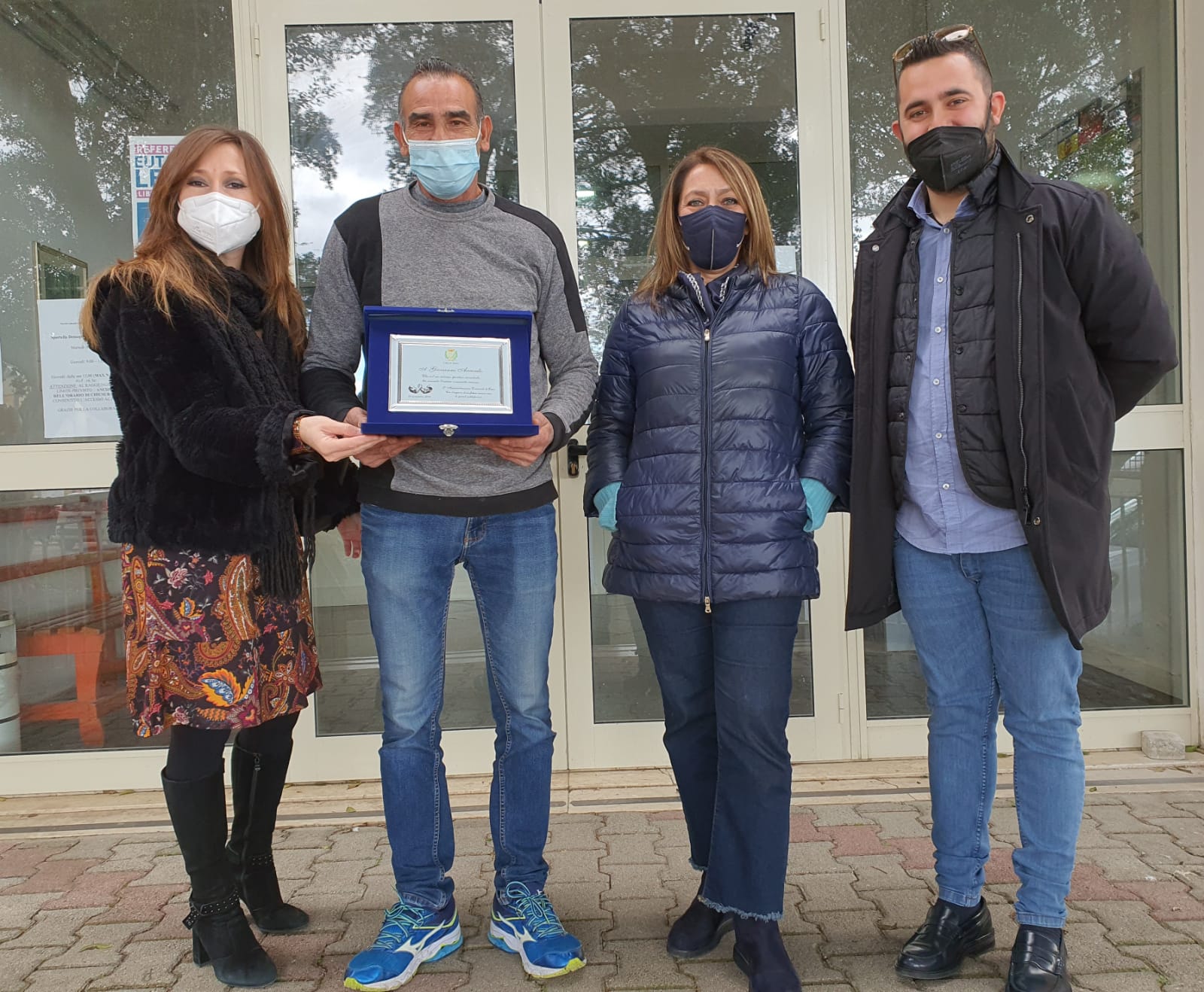 Consegnata targa al campione di braccio di ferro Giovanni Accardo