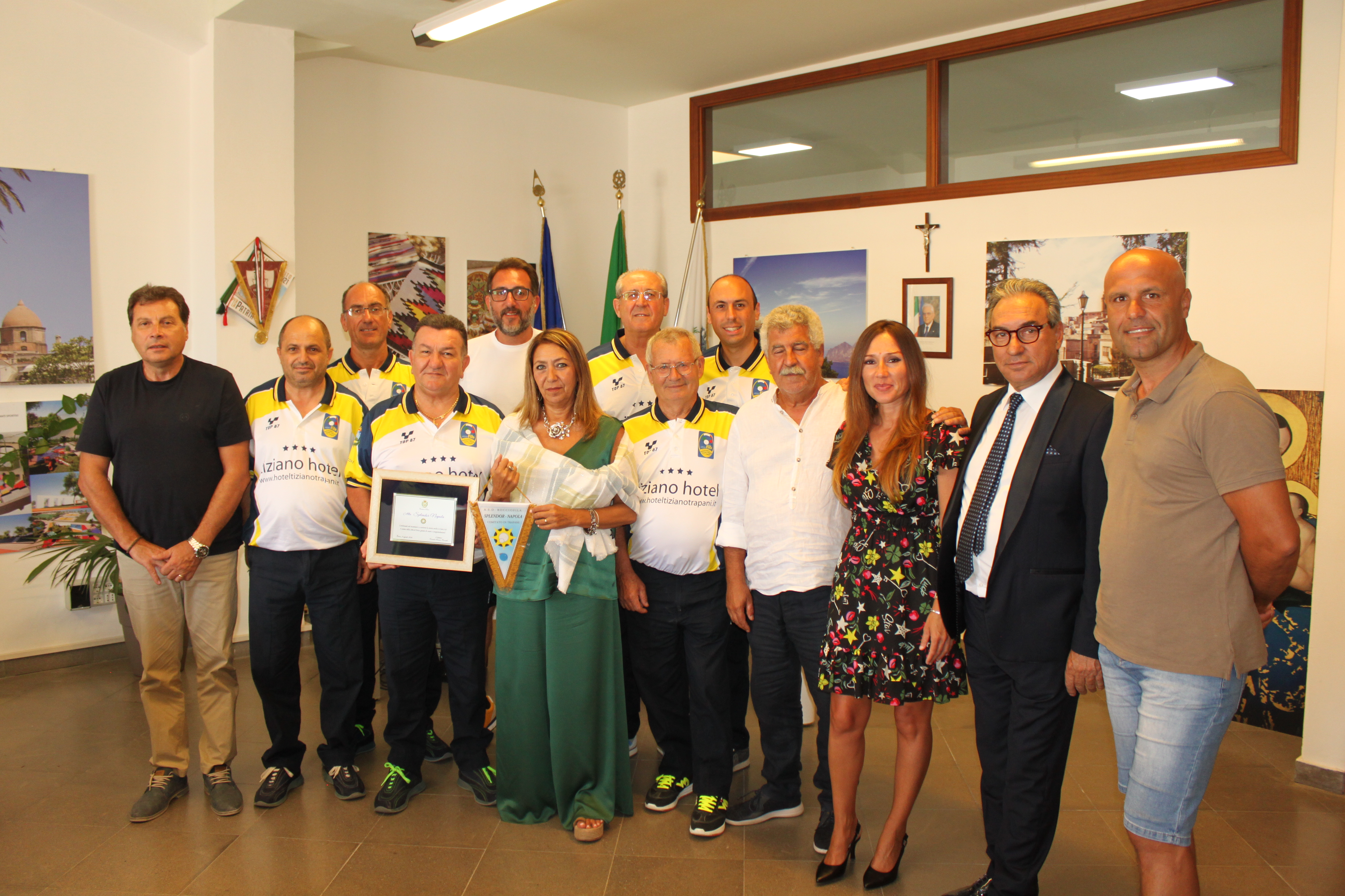 Splendor Napola promossa in serie A2 del campionato di bocce. Consegnata una targa