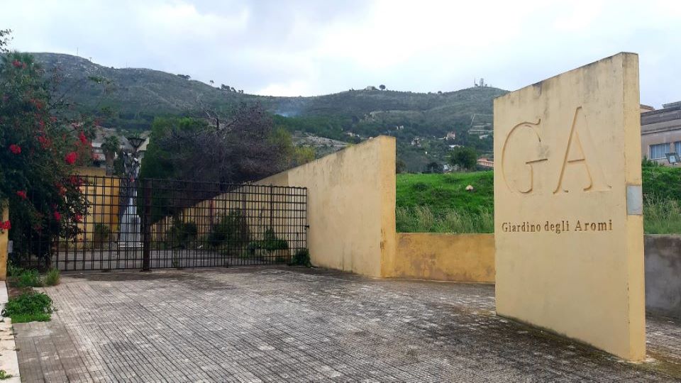 Il recupero del “Giardino degli Aromi”: dichiarato ammissibile dalla Regione un primo intervento di sistemazione e manutenzione dell’area