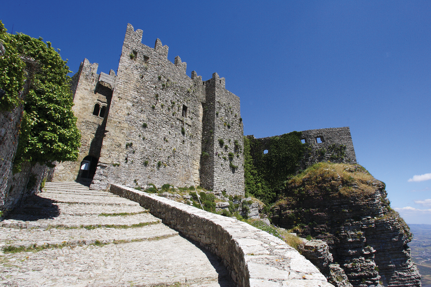 Erice aderisce alla campagna “Nastro Rosa”. Ad ottobre il Castello di Venere sarà illuminato di rosa