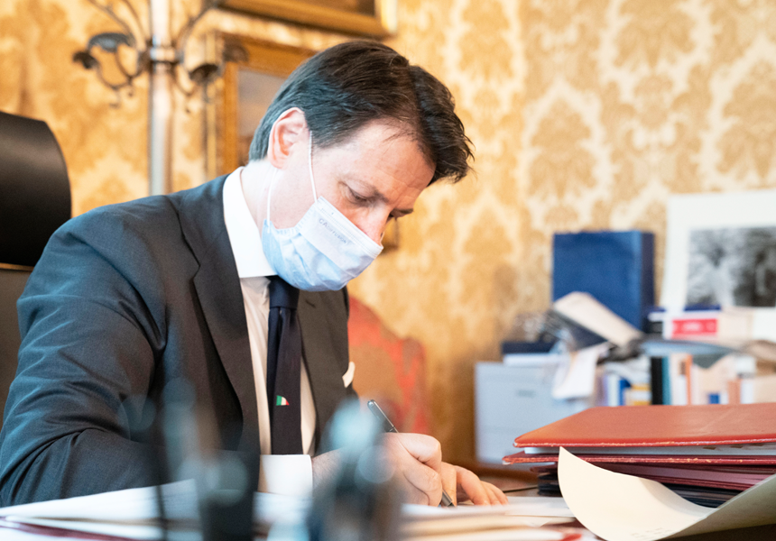 Coronavirus, il Presidente Conte firma il Dpcm del 3 dicembre 2020
