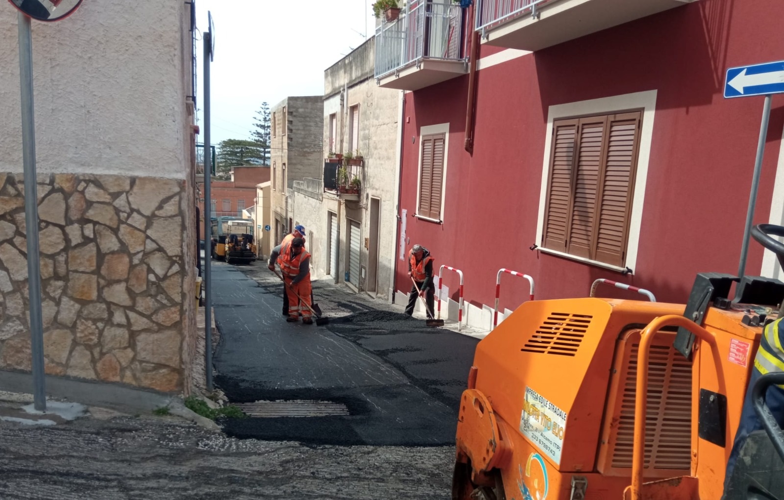 Tra oggi e domani saranno ultimati gli interventi di manutenzione di alcune strade comunali