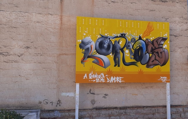 Una targa ed un murales in Piazza Vittime della Strada dedicati ad un giovane prematuramente scomparso
