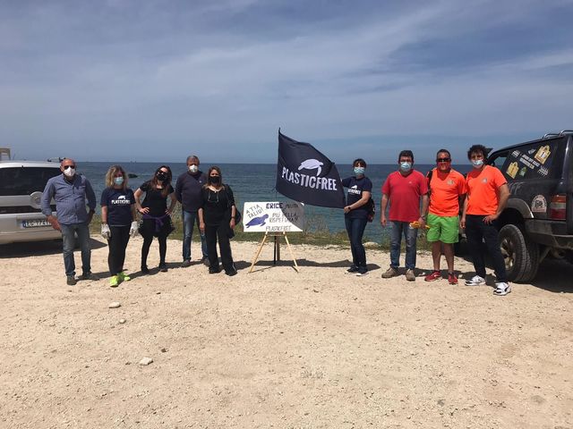 Giornata Plastic Free: volontari ripuliscono la costa di Pizzolungo Piana di Anchise