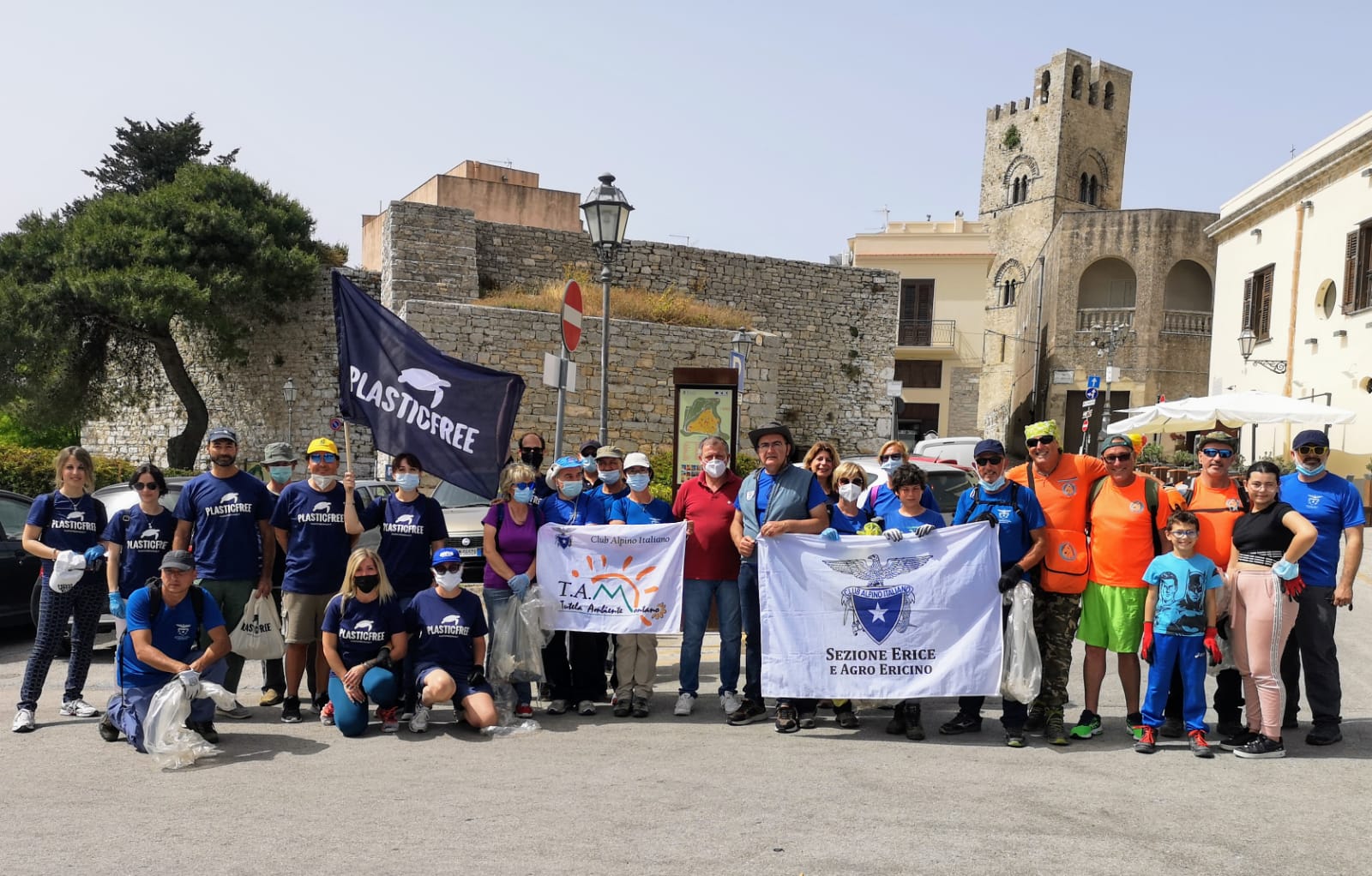 Sabato giornata Plastic Free: il bilancio della pulizia del bosco di Erice